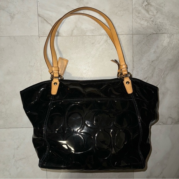 COACH SIGNATURE EMBOSSED LEAH PATENT LEATHER TOTE - Picture 2 of 11